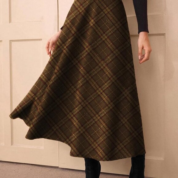 Chic Women's Midi Tartan Skirt - Flared, High Waist with Hidden Zipper Closure - Picture 3 of 7